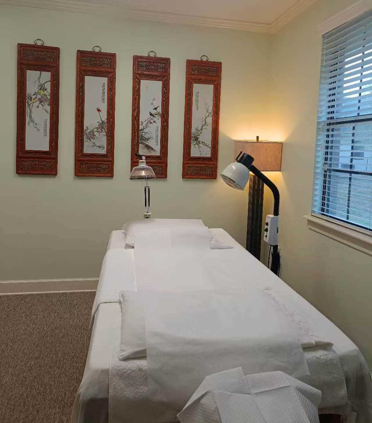 Clean and calm acupuncture treatment room designed for patient relaxation
